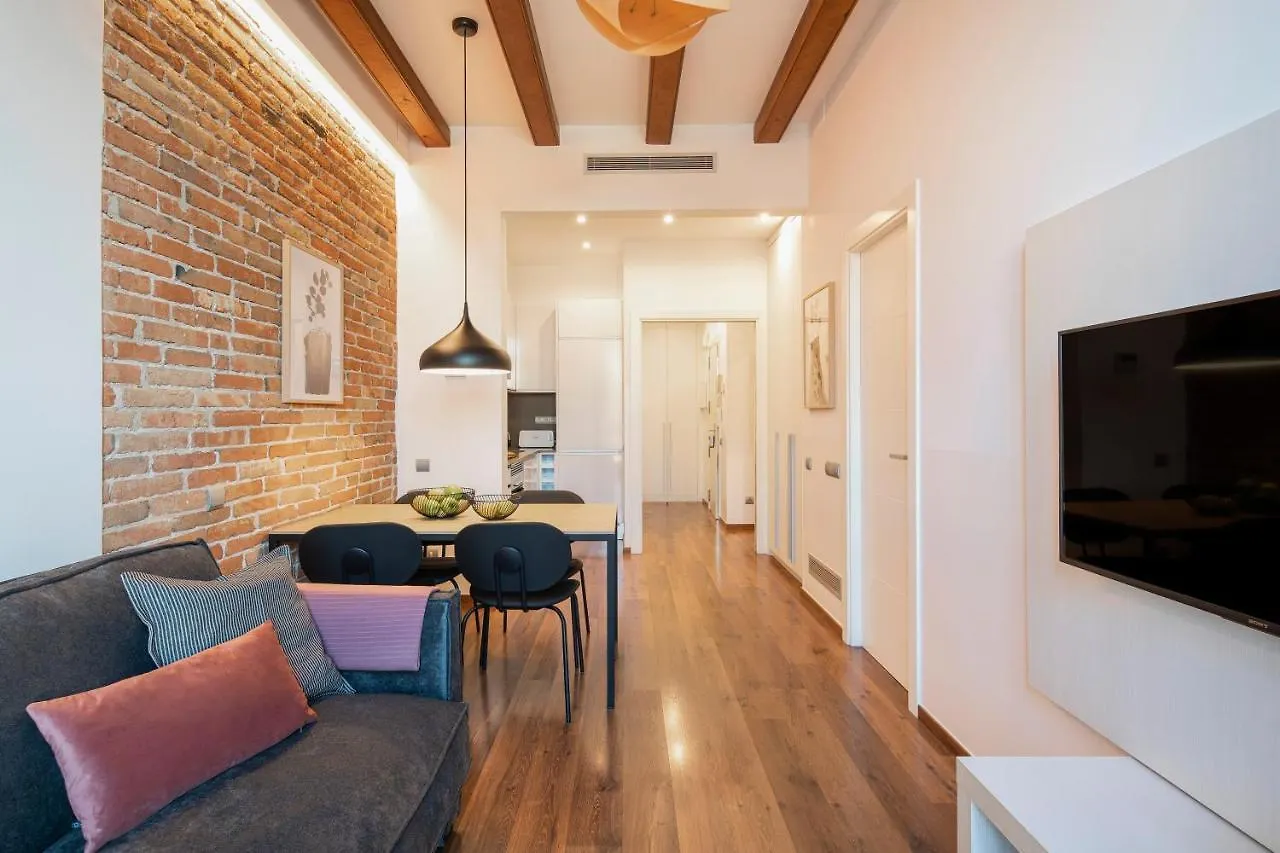 Aspasios Market Balconies Apartments バルセロナ